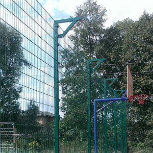Установка паркану із секцій висотою від 4 м до 6 м (точечне бетонування) з накінечником і сіткою