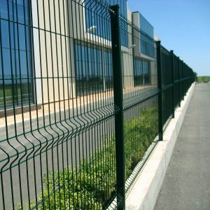Установка паркану із секцій висотою від 2,4 м до 4 м на готову бетонну основу