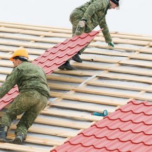 Монтаж металочерепиці -складний дах (метал і планки)